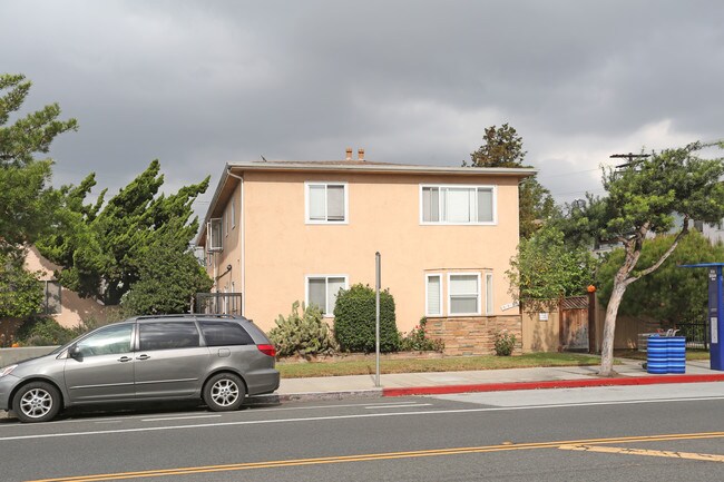 2221 Ocean Park in Santa Monica, CA - Building Photo - Primary Photo