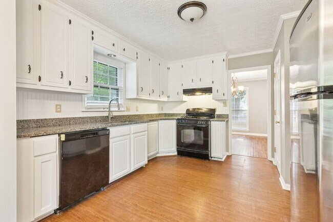 240 Brandenburgh Cir in Roswell, GA - Building Photo - Building Photo