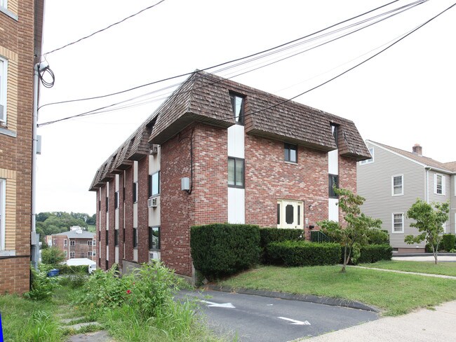 249 Grove St in New Britain, CT - Building Photo - Building Photo