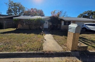 120 Cynthia Dr in Kerrville, TX - Building Photo