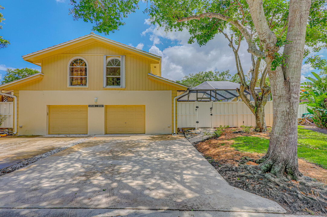 12561 Woodmill Dr in Palm Beach Gardens, FL - Building Photo