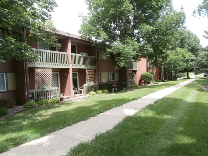 PIONEER APARTMENTS in Platteville, WI - Building Photo