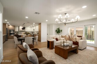 7837 E Crestwood Way in Scottsdale, AZ - Building Photo - Building Photo