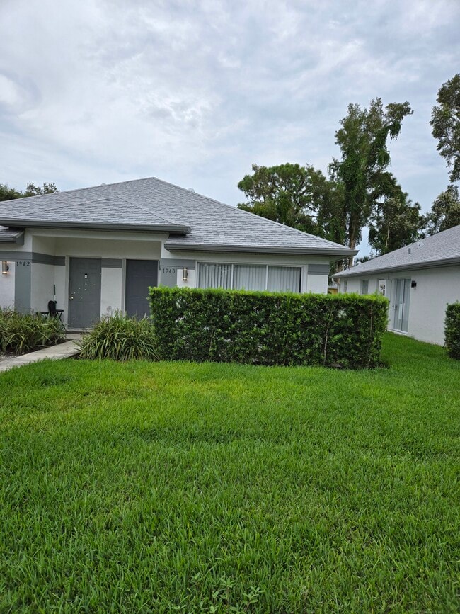 1940 Debbie St, Unit 1940 in Sarasota, FL - Building Photo - Building Photo