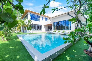 1200 NE 87th St in Miami, FL - Building Photo