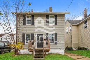 305 3rd St NW in Barberton, OH - Building Photo