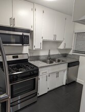 7062 Lanewood Ave in Los Angeles, CA - Foto de edificio - Building Photo