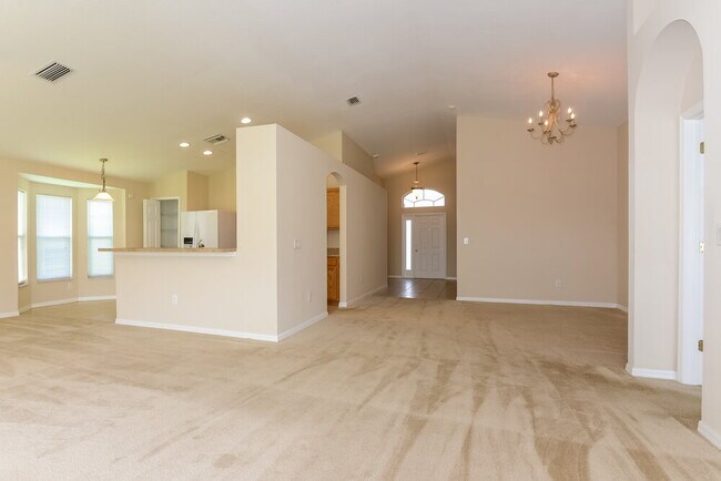 5446 Passing Pine Ln in Zephyrhills, FL - Building Photo - Building Photo