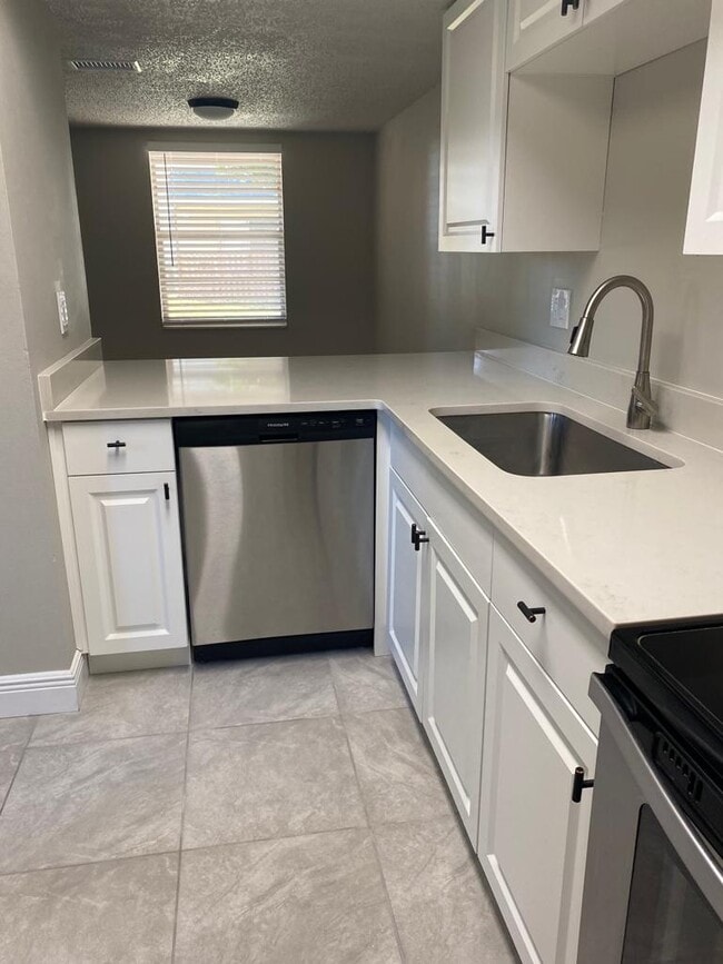 1425 Croftwood Dr in Melbourne, FL - Building Photo - Building Photo