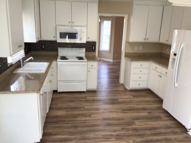 1 Rosebank Ct in Greensboro, NC - Building Photo - Building Photo