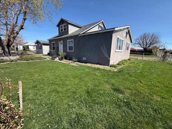 property at 1119 S 6th Ave