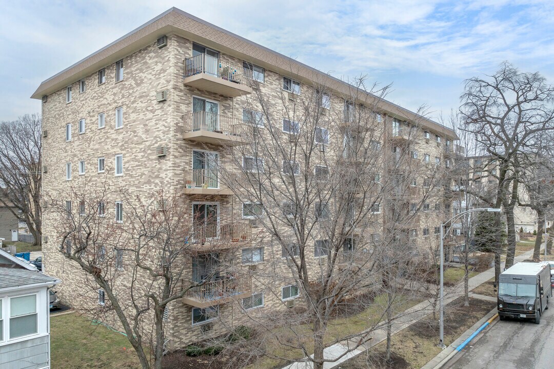 Heritage House in Forest Park, IL - Building Photo