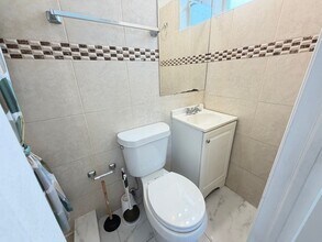 912 NW 9th Ave in Hallandale Beach, FL - Foto de edificio - Building Photo