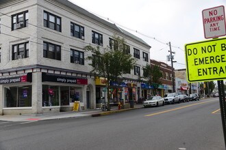 56-58 Main St in South River, NJ - Foto de edificio - Building Photo