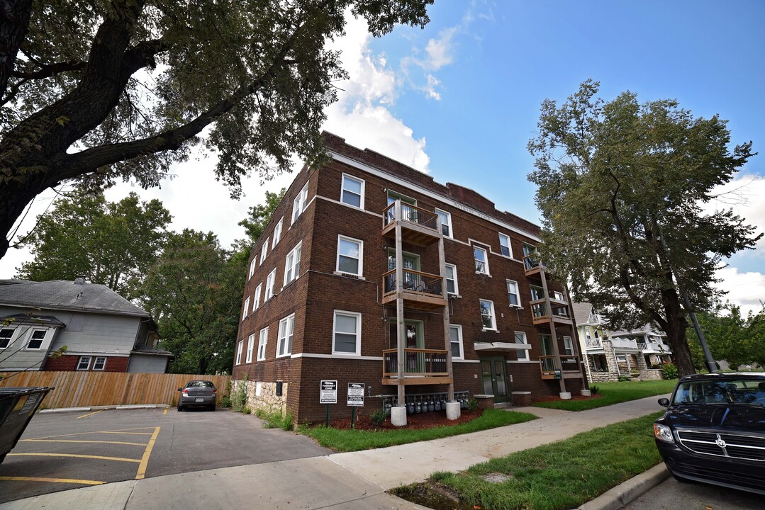 Watkins Place - 1215 Brush Creek in Kansas City, MO - Foto de edificio