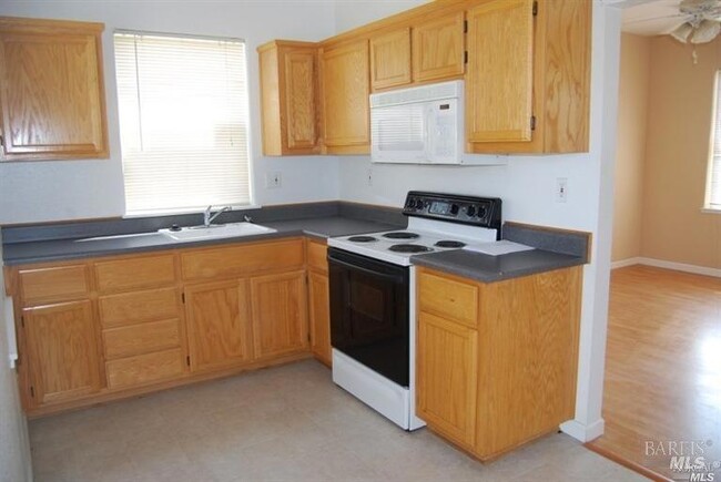 148 N 3rd St, Unit B in Rio Vista, CA - Building Photo - Building Photo