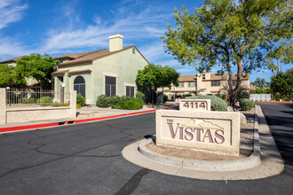 Vistas Apartments in Phoenix, AZ - Building Photo - Building Photo