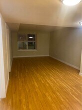 30 Pond St, Unit 1 in Braintree, MA - Foto de edificio - Building Photo