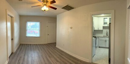 909 W 13th St in Houston, TX - Foto de edificio - Building Photo