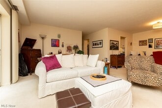 2112 Acacia Park Dr in Lyndhurst, OH - Building Photo - Building Photo