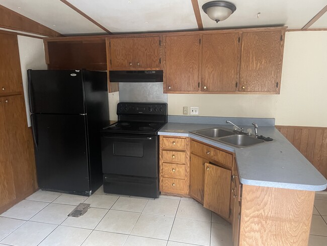 property at 17 Fleetwood Cir