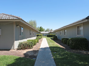 Sandpiper Point Apartments in Fresno, CA - Foto de edificio - Building Photo