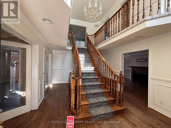 109 Carlyle Crescent in Aurora, ON - Building Photo - Building Photo