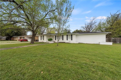 2416 Lake Air Dr in Waco, TX - Building Photo - Building Photo