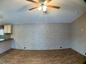 4842 SW Topeka Blvd in Topeka, KS - Foto de edificio - Building Photo