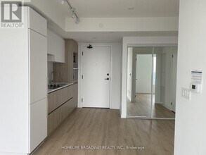319-3319 Jarvis St in Toronto, ON - Building Photo - Building Photo