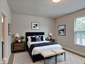 3413 Sumersbe court in College Park, GA - Foto de edificio - Building Photo