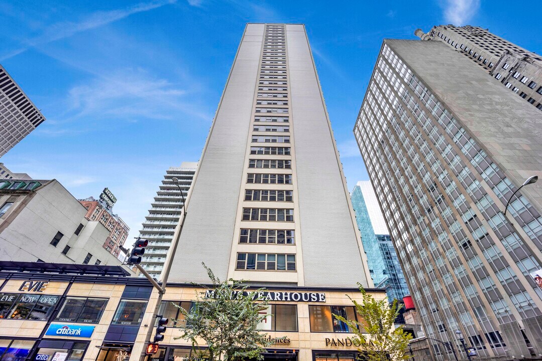 535 N Michigan Ave, Unit 1103 in Chicago, IL - Building Photo