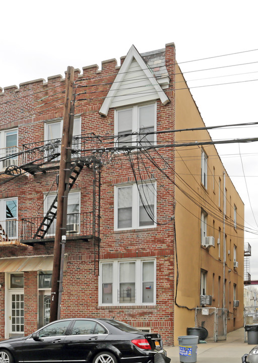 25-09 24th Ave in Astoria, NY - Building Photo