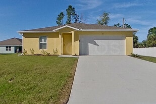 3641 Bath Ln in North Port, FL - Building Photo