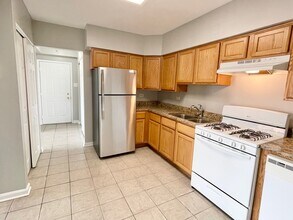 8656 84th Ct in Hickory Hills, IL - Foto de edificio - Building Photo