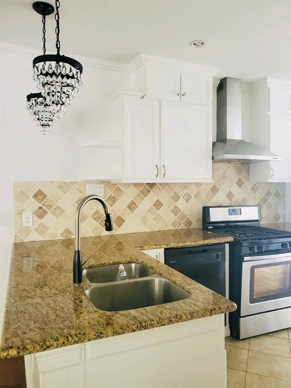 property at 728 W 21st St
