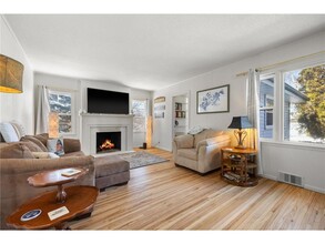40 Lakeview Ave in Excelsior, MN - Building Photo - Building Photo