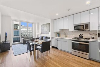 57 Bank St in White Plains, NY - Building Photo - Building Photo