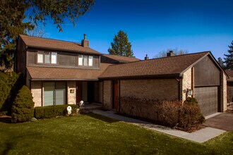 4176 Wabeek Lake Dr S in Bloomfield Hills, MI - Building Photo - Building Photo