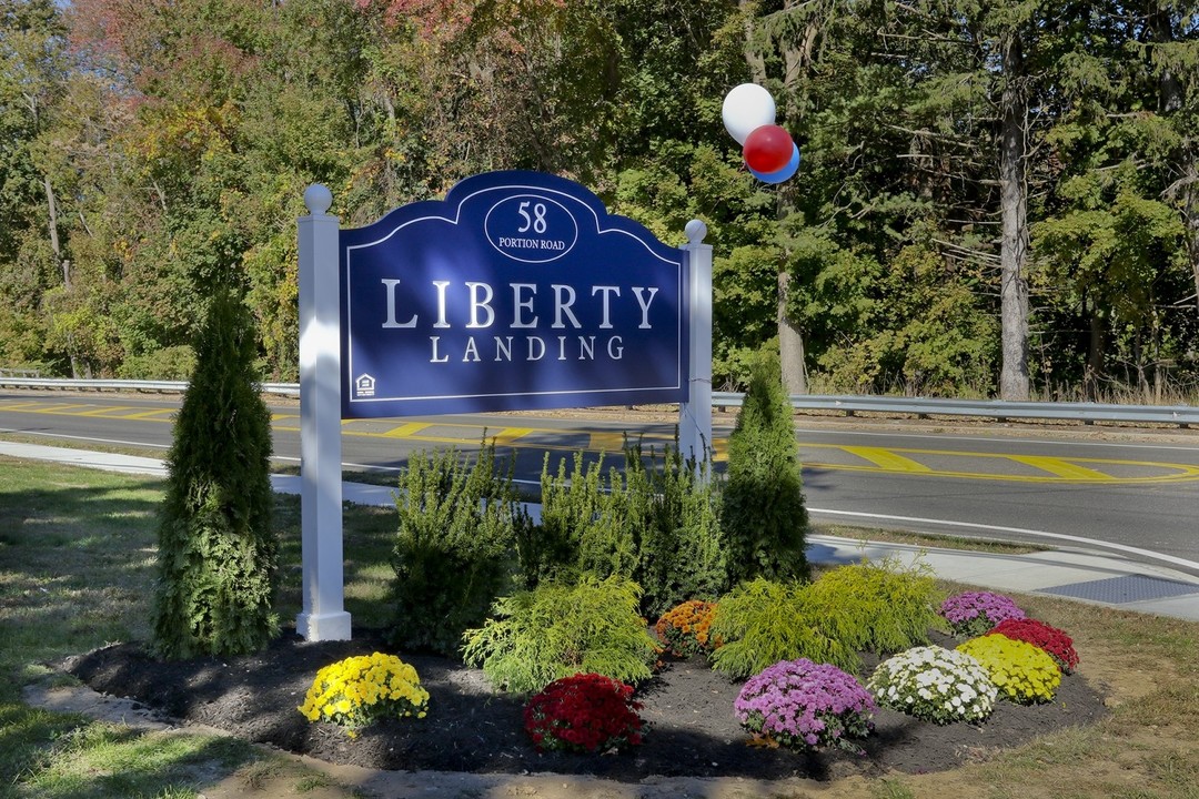 Liberty Landing in Lake Ronkonkoma, NY - Building Photo