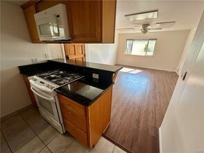 122 15th St in Manhattan Beach, CA - Building Photo - Building Photo