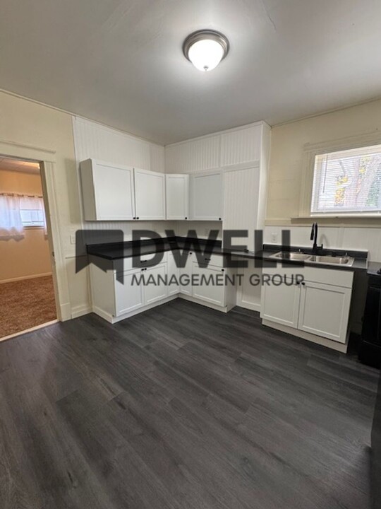 1111 4th St NW-Unit -A in Austin, MN - Building Photo