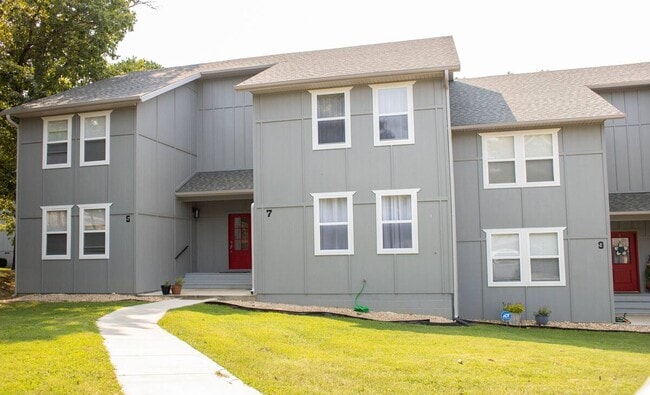 property at 7 Alyce Ln