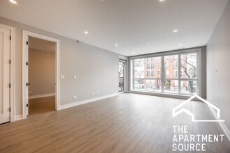 2354 W Polk St, Unit 301 in Chicago, IL - Building Photo - Building Photo