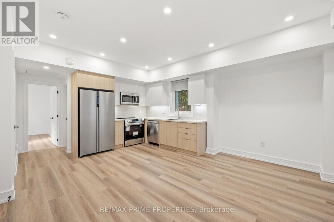 43 Batavia Ave in Toronto, ON - Building Photo