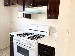 6624 N Sylmar Ave in Van Nuys, CA - Building Photo - Building Photo