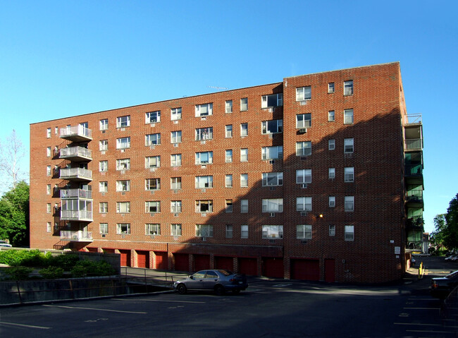 Hyde Park in Stamford, CT - Building Photo - Building Photo