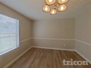 2338 Briar Knoll Rd in Lithonia, GA - Foto de edificio - Building Photo