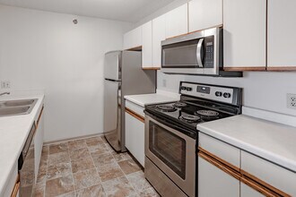 City Gables in Lauderdale, MN - Building Photo - Interior Photo