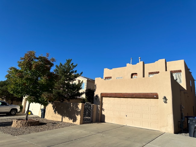 8309 Sleeping Bear Dr NW in Albuquerque, NM - Building Photo - Building Photo